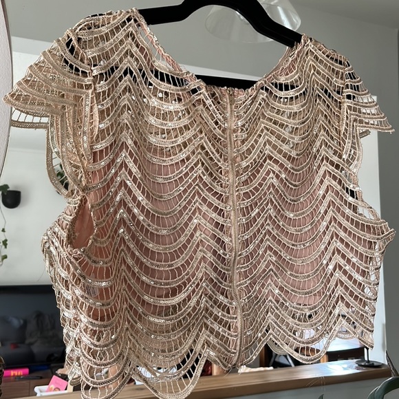 ✨ Sequin Scallop Top - Picture 5 of 8